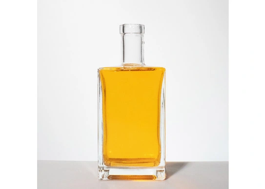 square-shape-heavy-glass-base-premium-750ml-gin-bottles-with-a-flat-shoulder-02