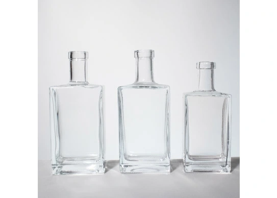 square-shape-heavy-glass-base-premium-750ml-gin-bottles-with-a-flat-shoulder-03